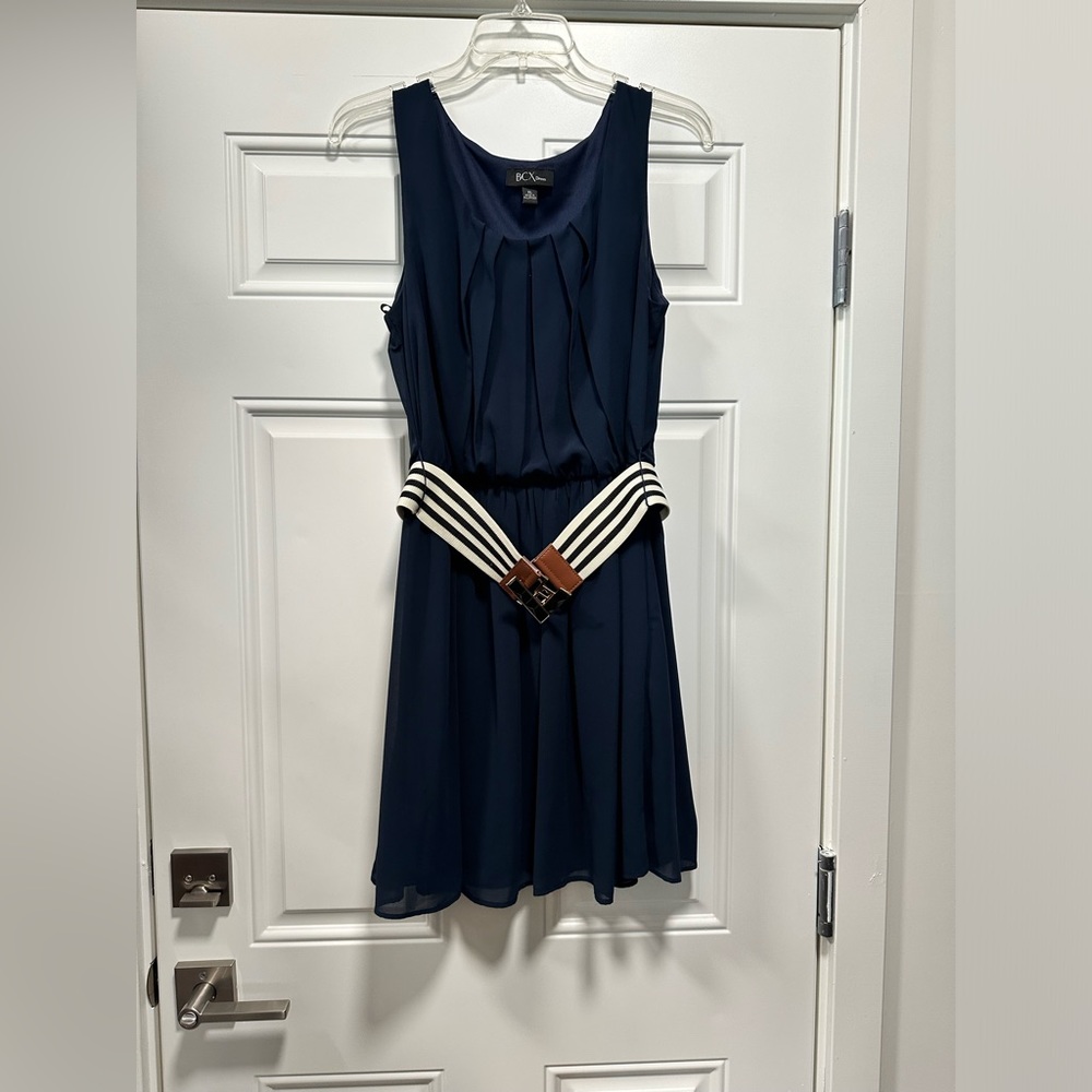 Cute nautical style dress that is very flattering Size XL
